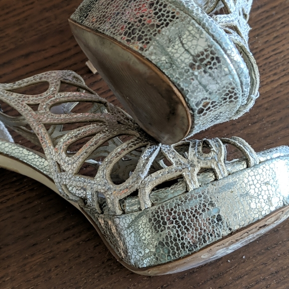 Silver strappy heels - Picture 4 of 4